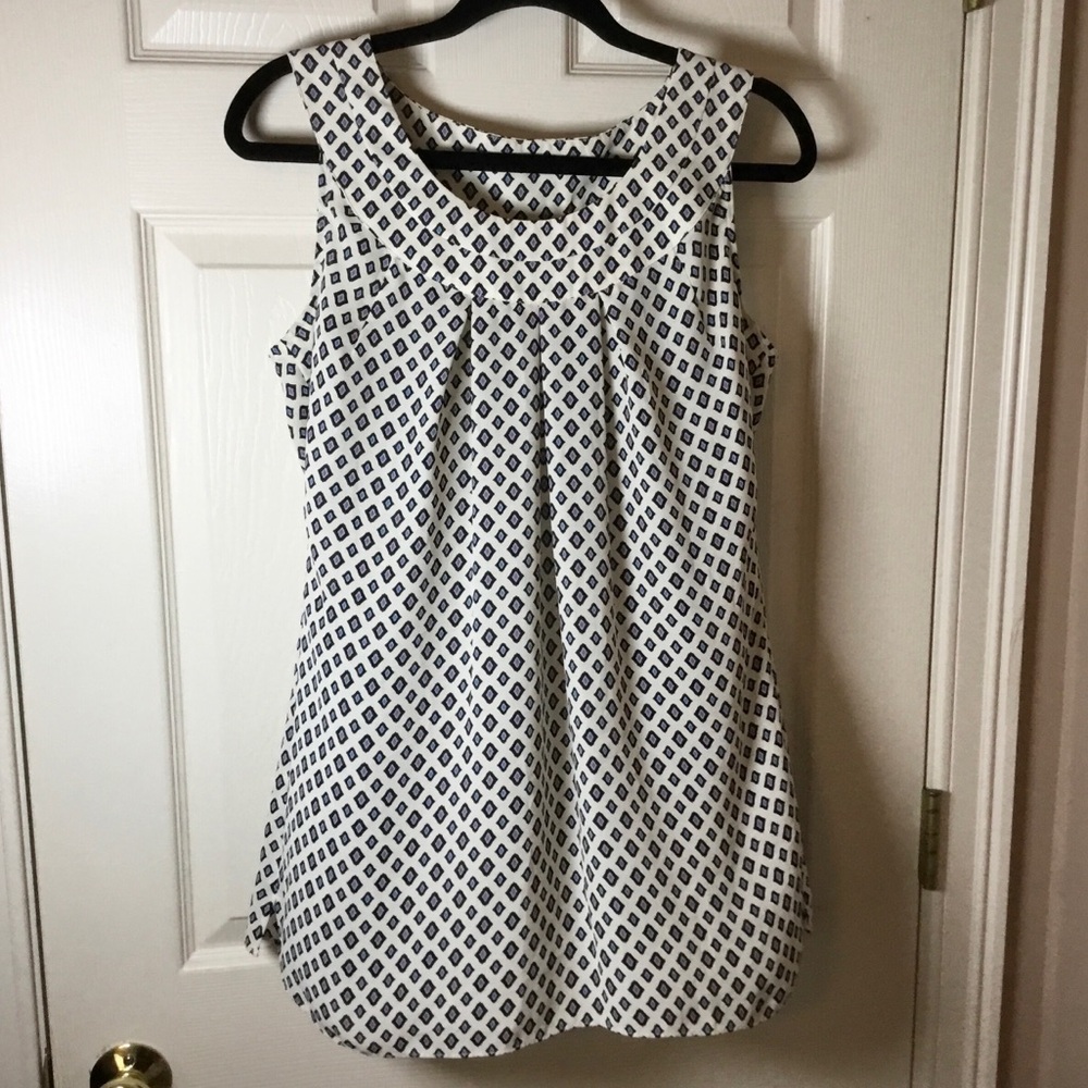 CAbi Cleo Cream Diamond Pattern Sleeveless Top Style #3272 - M